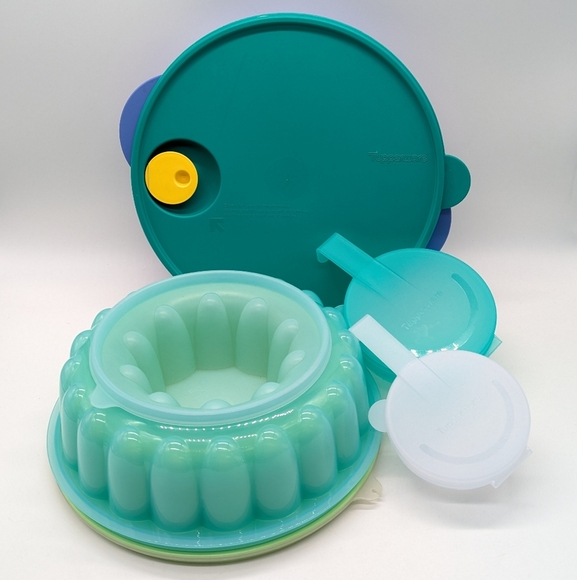 Tupperware Bundle Crystalwave Divided Dish, Gelatin Mold, Two Forget Me Nots - Picture 1 of 7